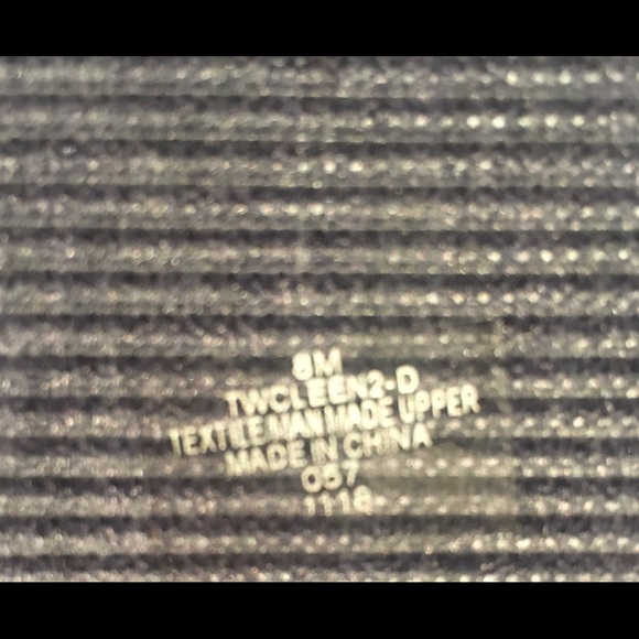 NWOT Tommy Hilfiger Flip Flop Sandals NWOT - Picture 3 of 3